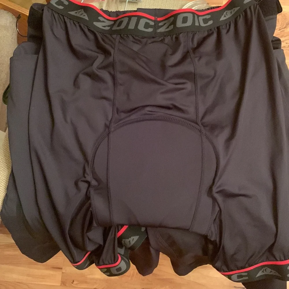NEW Zoic men 3XL mountain biking shorts chamois black cycling Adj waist pockets